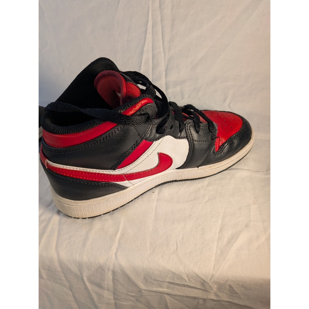 Jordan 1 Mid GS Bred Toe Black Fire Red White 554725-079 Kids Size 4.5Y - Picture 8 of 9